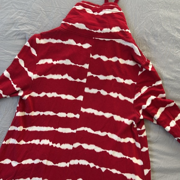 Fun tye-dye dress with pockets.  Super comfy and cute! - Picture 3 of 3